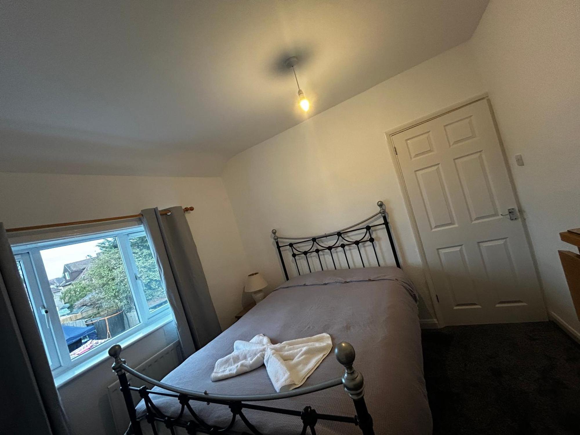 Family Home Near Cribbs Causeway And The Wave, Just 2 Minutes From Airbus And Rolls Royce 布里斯托 外观 照片