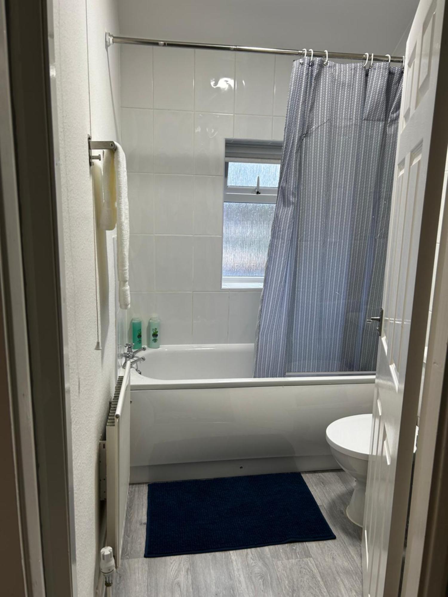Family Home Near Cribbs Causeway And The Wave, Just 2 Minutes From Airbus And Rolls Royce 布里斯托 外观 照片